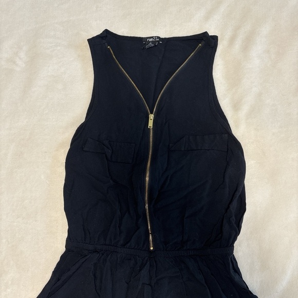 Black and gold romper with pockets - Picture 4 of 7